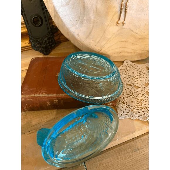 Mosser Glass Blue Hen on Nest – LG Wright Mold – Split Tail – Woven Nest Covered - Picture 4 of 5